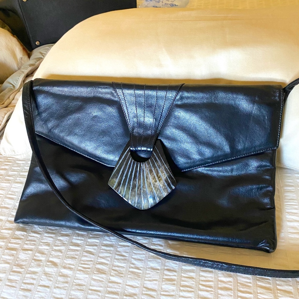 Elegance Leather clutch